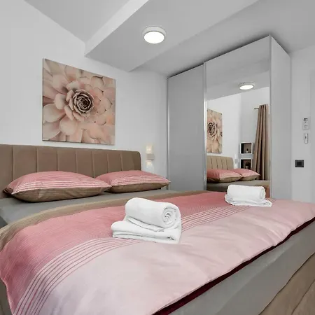 Lulani Pool Apartament *