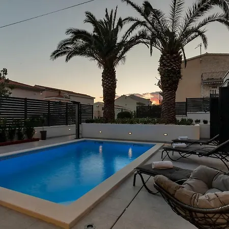 Apartament Lulani Pool