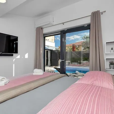 Apartament Lulani Pool *
