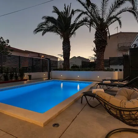 Lulani Pool * Makarska