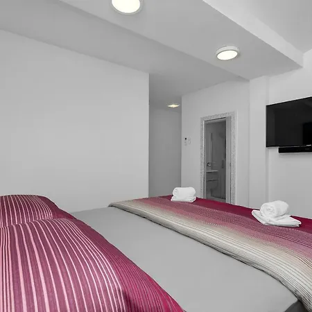 Lulani Pool Makarska