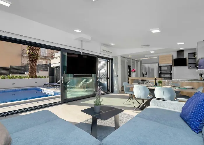 Lulani Pool * Makarska