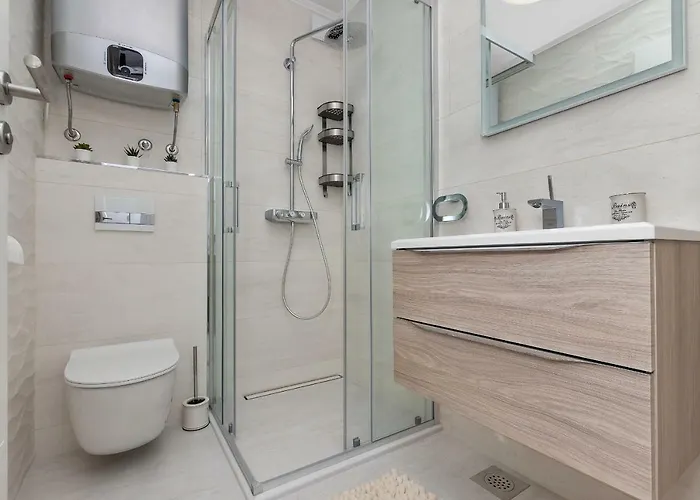 Lulani Pool Makarska