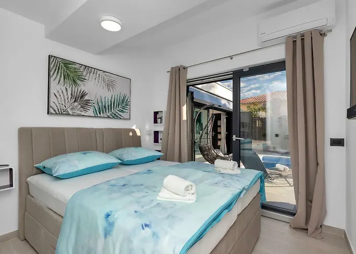 Lulani Pool Makarska