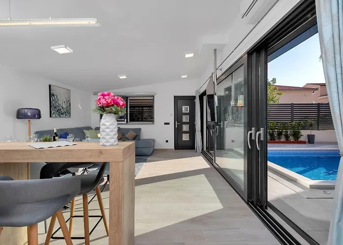 Lulani Pool Apartment *