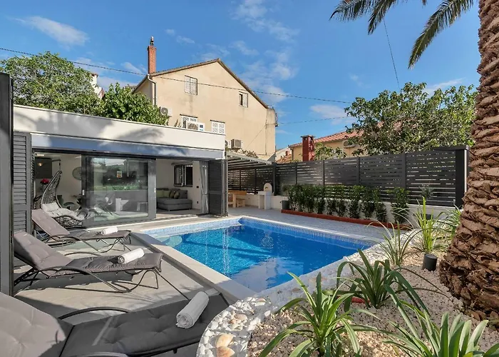 Lulani Pool Makarska